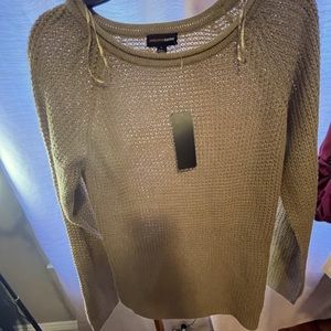 Tan crew neck sweater lightweight NWT